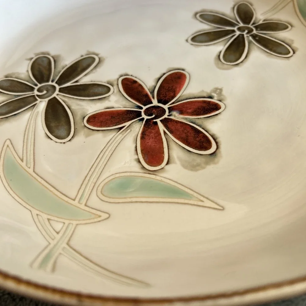 Pier 1 One Petals Stoneware Dinner plate 10.5